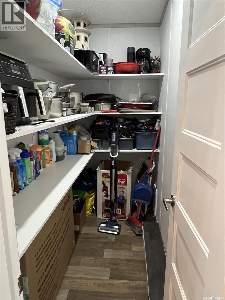 215 1St Street W, Meota, SK - Indoor With Storage