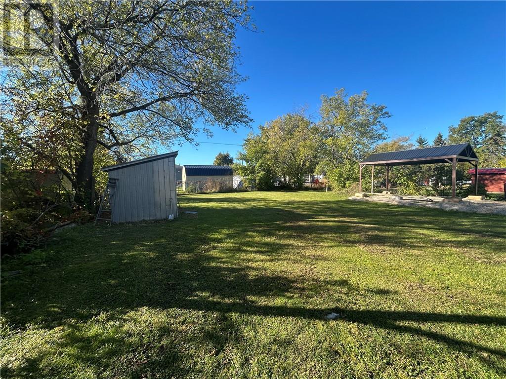 29 Vankoughnet St. E., Little Current, ON - Outdoor
