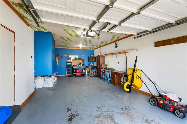 358 Ennis Cr, Treherne, MB