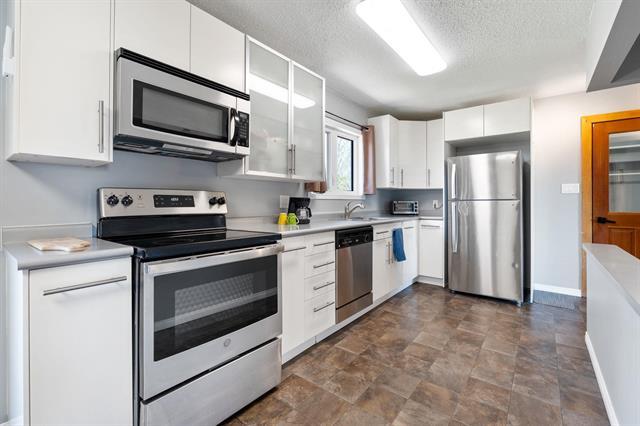 358 Ennis Cr, Treherne, MB