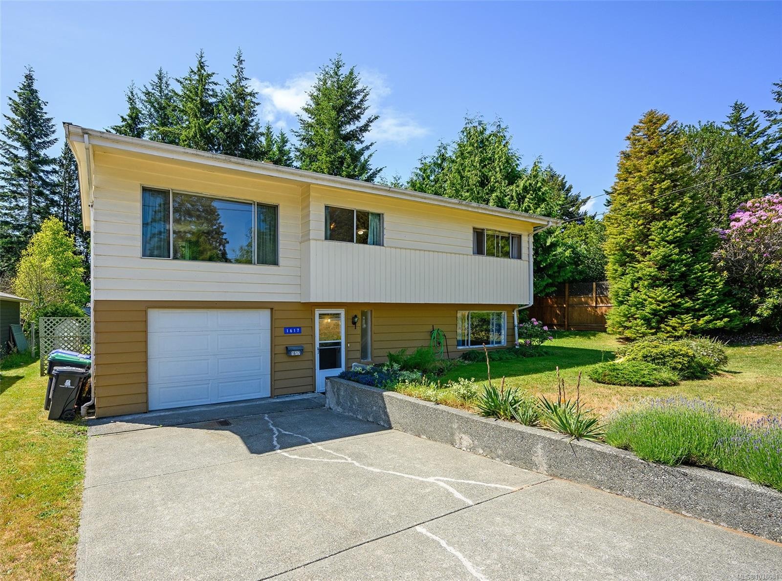 1617 Robb Ave, Comox, BC