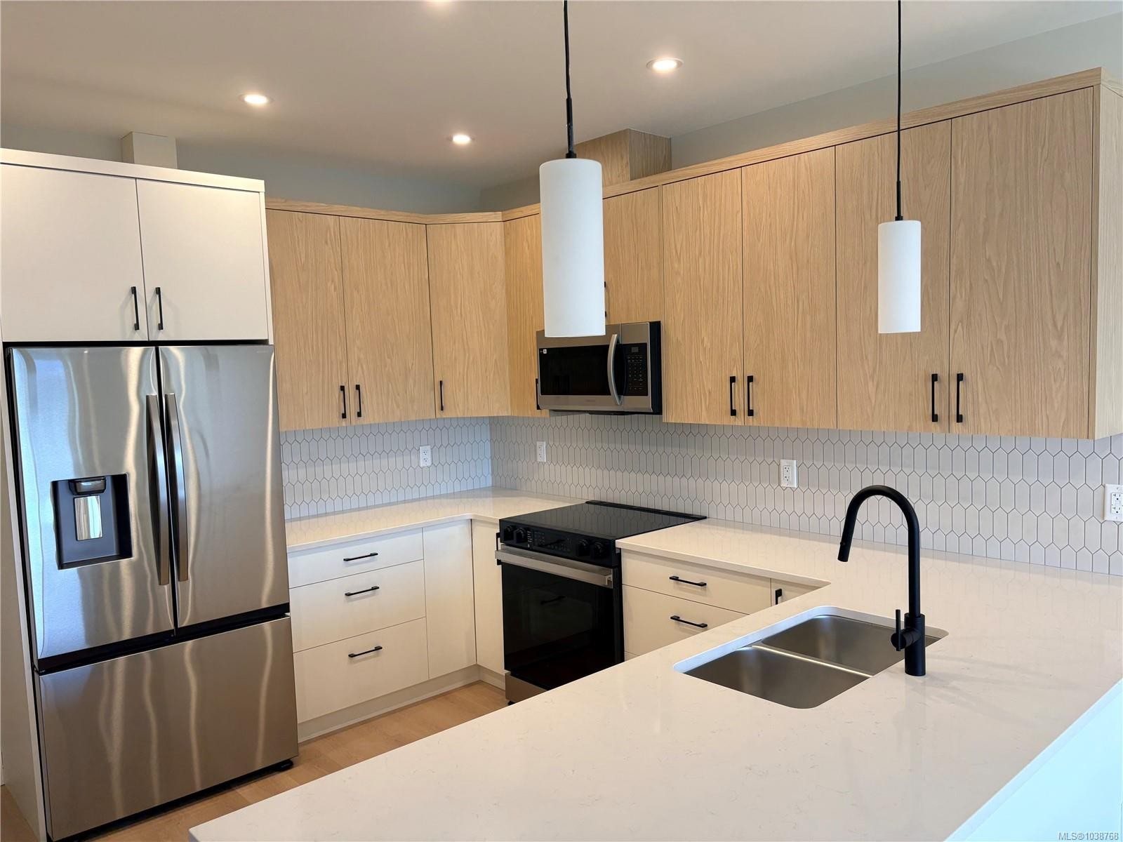 3482 Merlot Terr, Langford, BC - Indoor Photo Showing Kitchen With Double Sink With Upgraded Kitchen