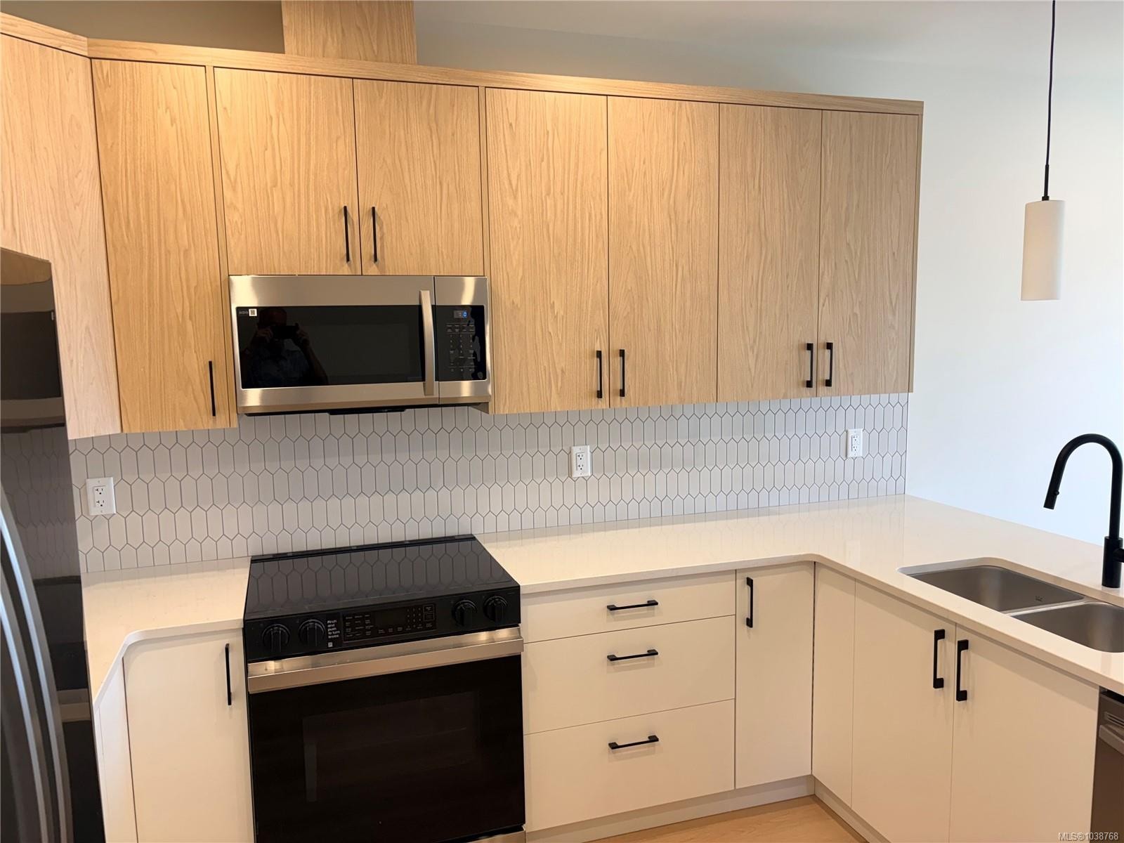 3482 Merlot Terr, Langford, BC - Indoor Photo Showing Kitchen With Double Sink