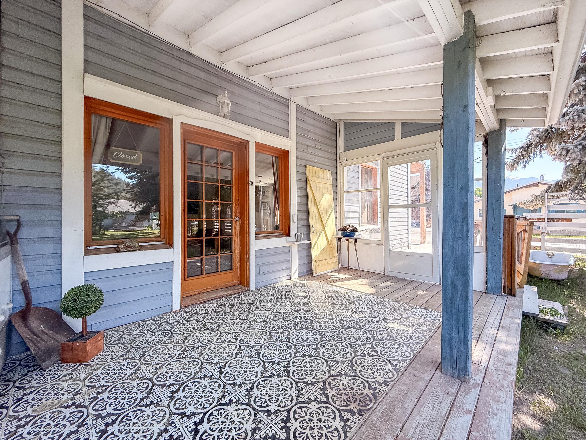 9215 Main Avenue, Wilmer, BC