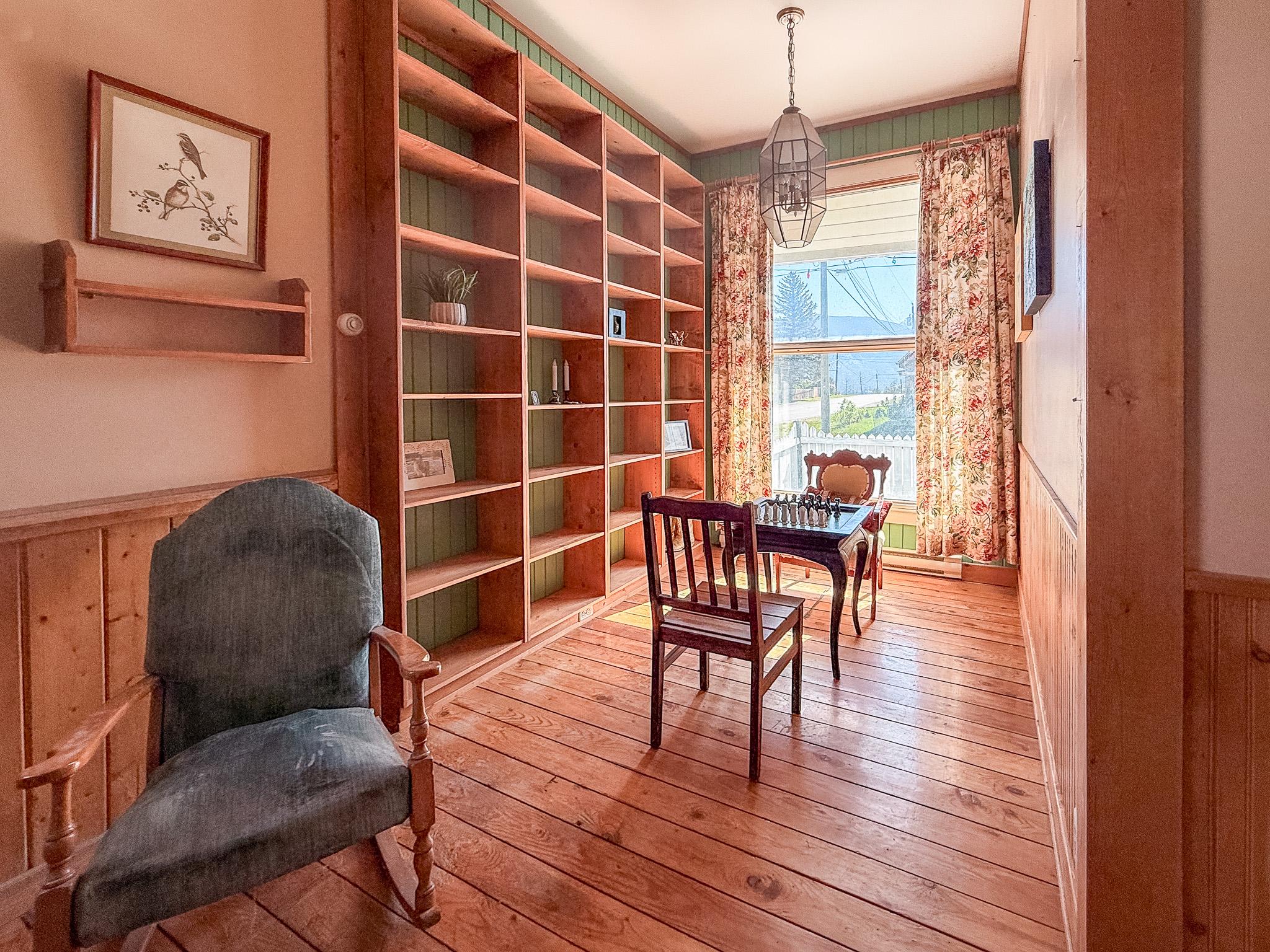 9215 Main Avenue, Wilmer, BC