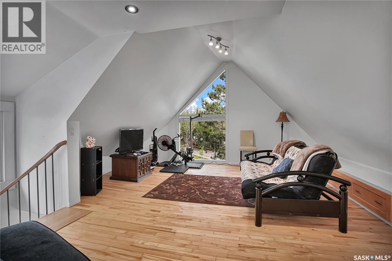 213 H Avenue N, Saskatoon, SK - Indoor