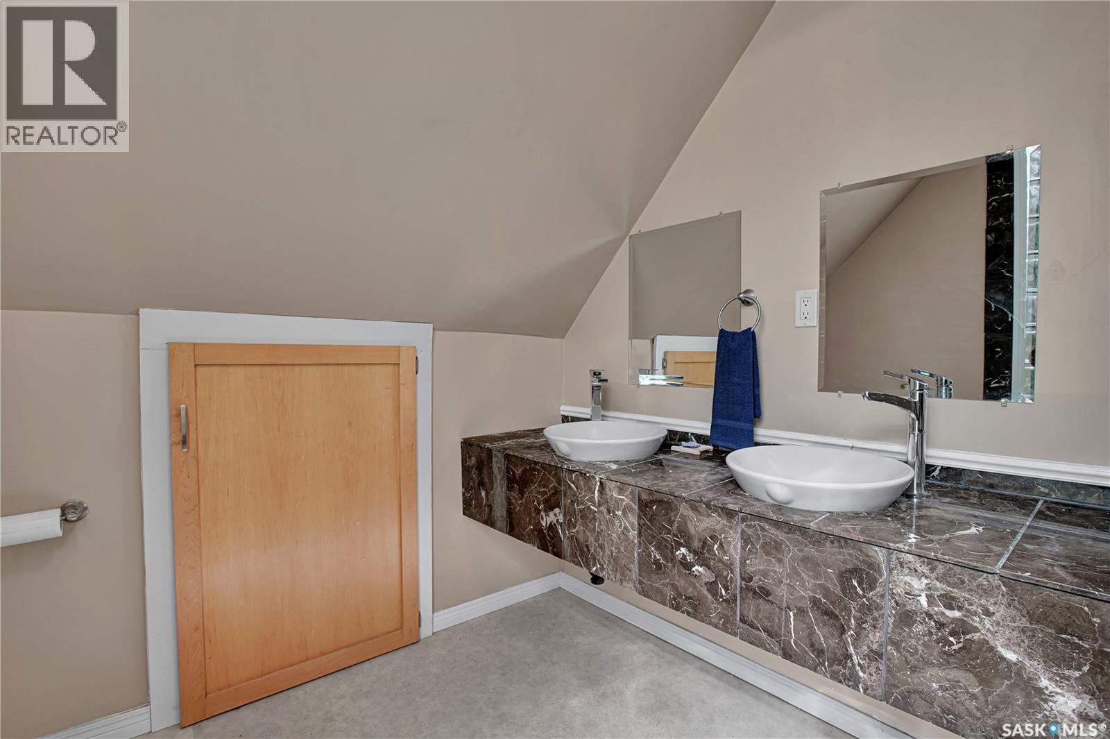 213 H Avenue N, Saskatoon, SK - Indoor Photo Showing Bathroom