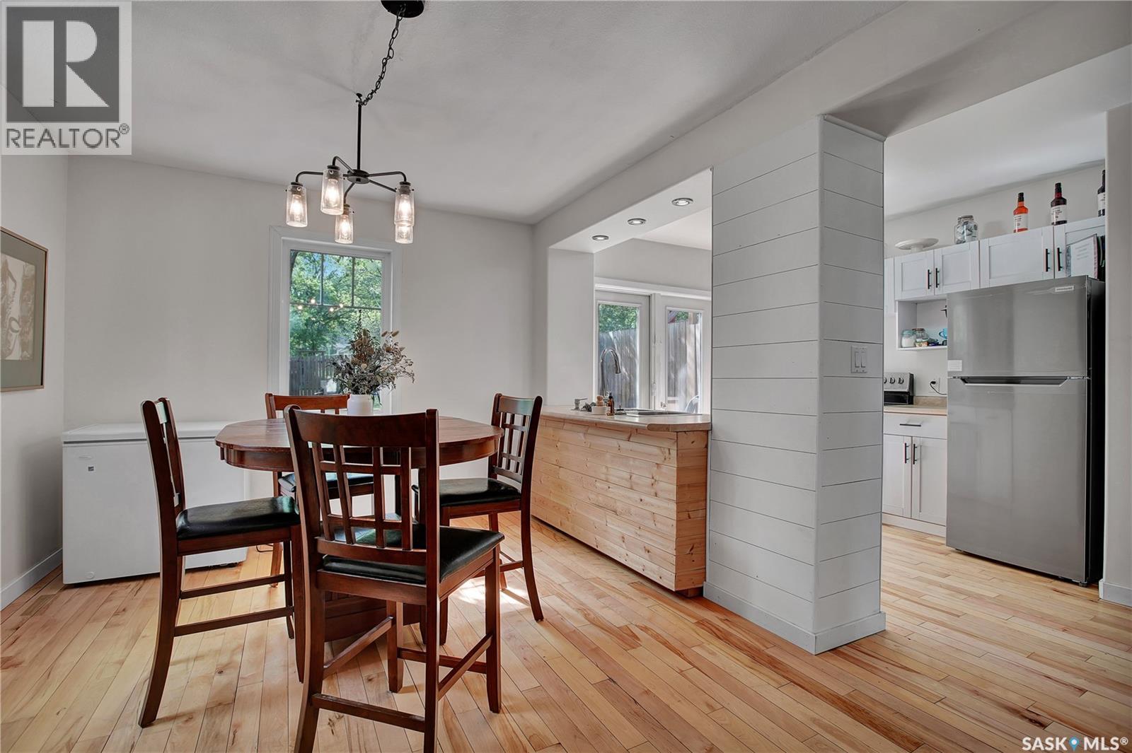 213 H Avenue N, Saskatoon, SK - Indoor Photo Showing Dining Room