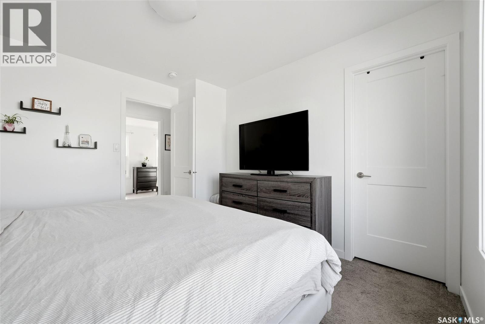 3270 Chuka Boulevard, Regina, SK - Indoor Photo Showing Bedroom
