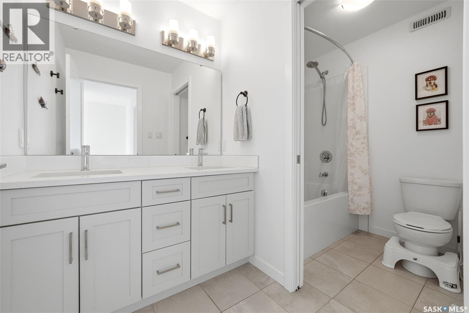 3270 Chuka Boulevard, Regina, SK - Indoor Photo Showing Bathroom