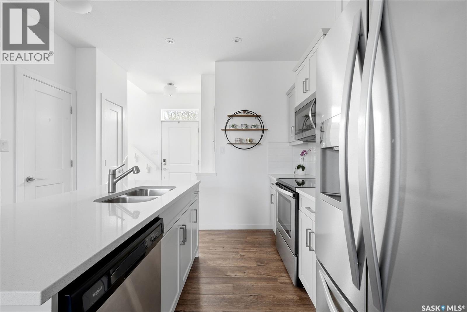3270 Chuka Boulevard, Regina, SK - Indoor Photo Showing Kitchen With Stainless Steel Kitchen With Double Sink