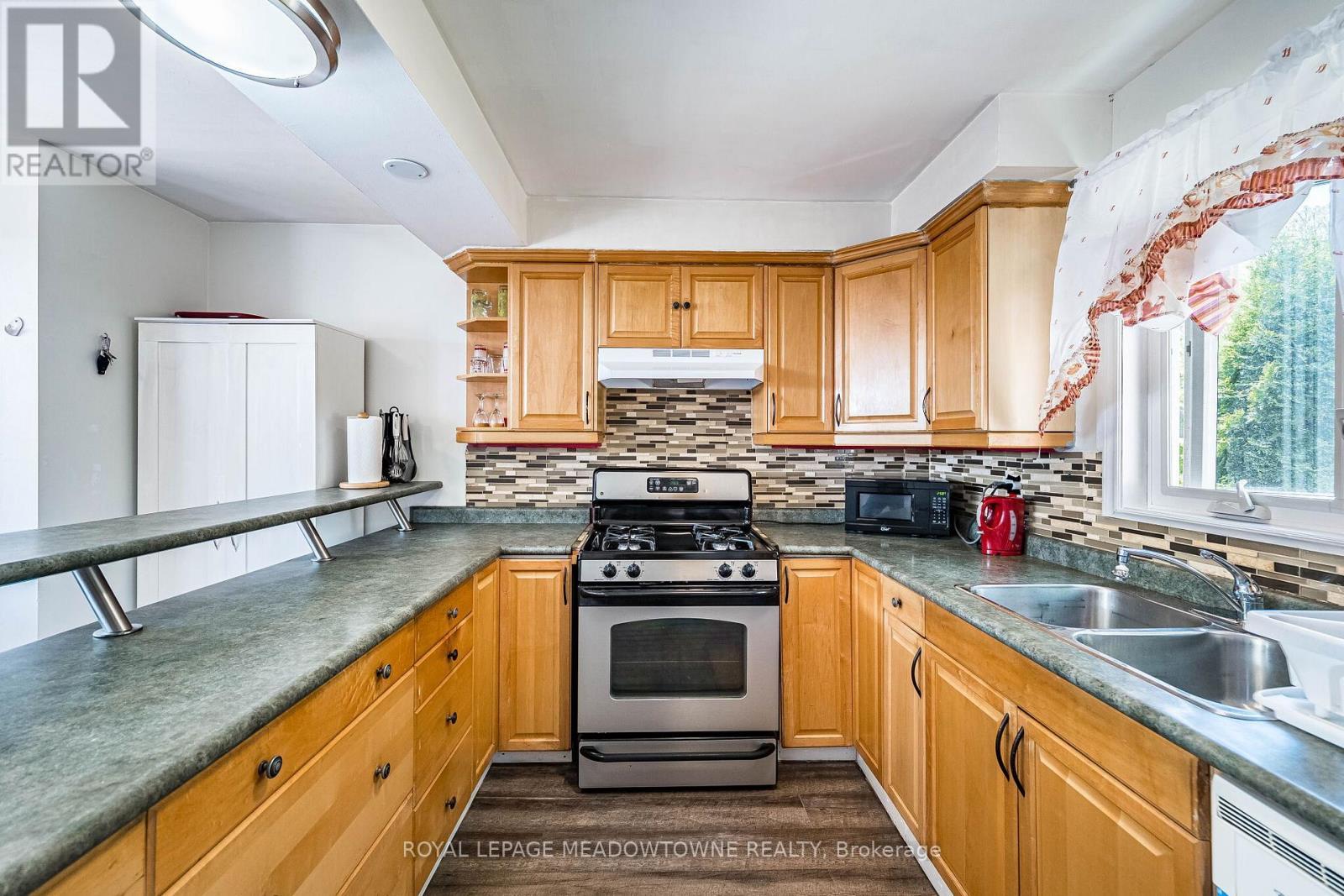 1157 Kos Boulevard, Mississauga, ON - Indoor Photo Showing Kitchen With Double Sink