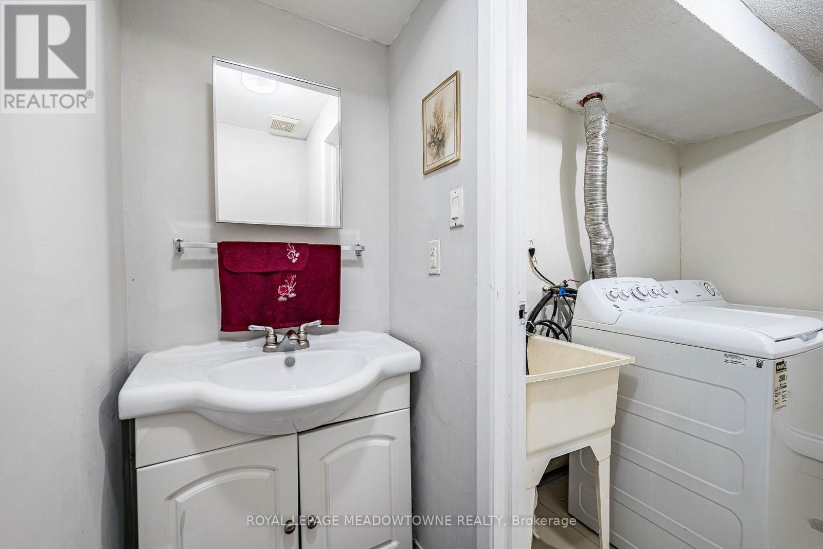 1157 Kos Boulevard, Mississauga, ON - Indoor Photo Showing Bedroom