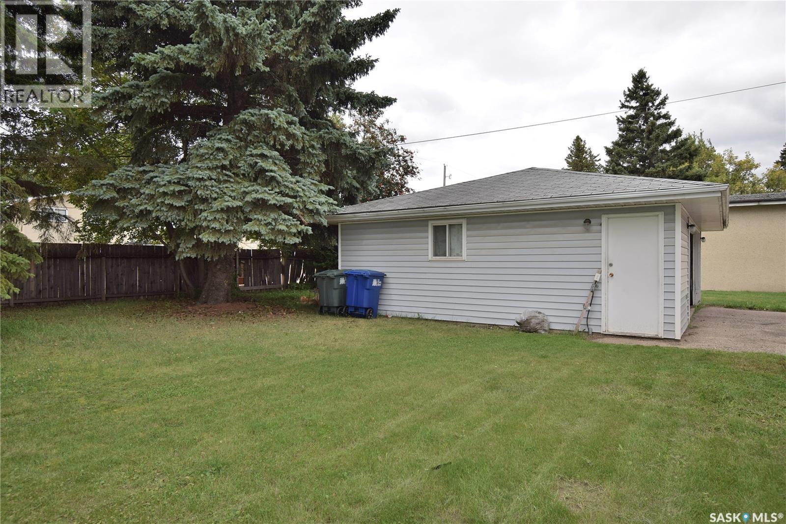 579 25Th Street E, Prince Albert, SK - Outdoor