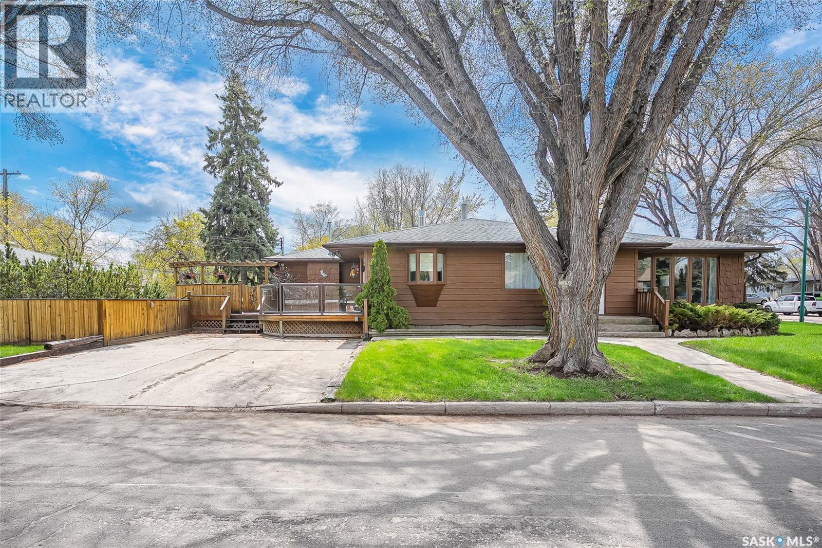 444 Q Avenue N, Saskatoon, SK - Outdoor With Facade