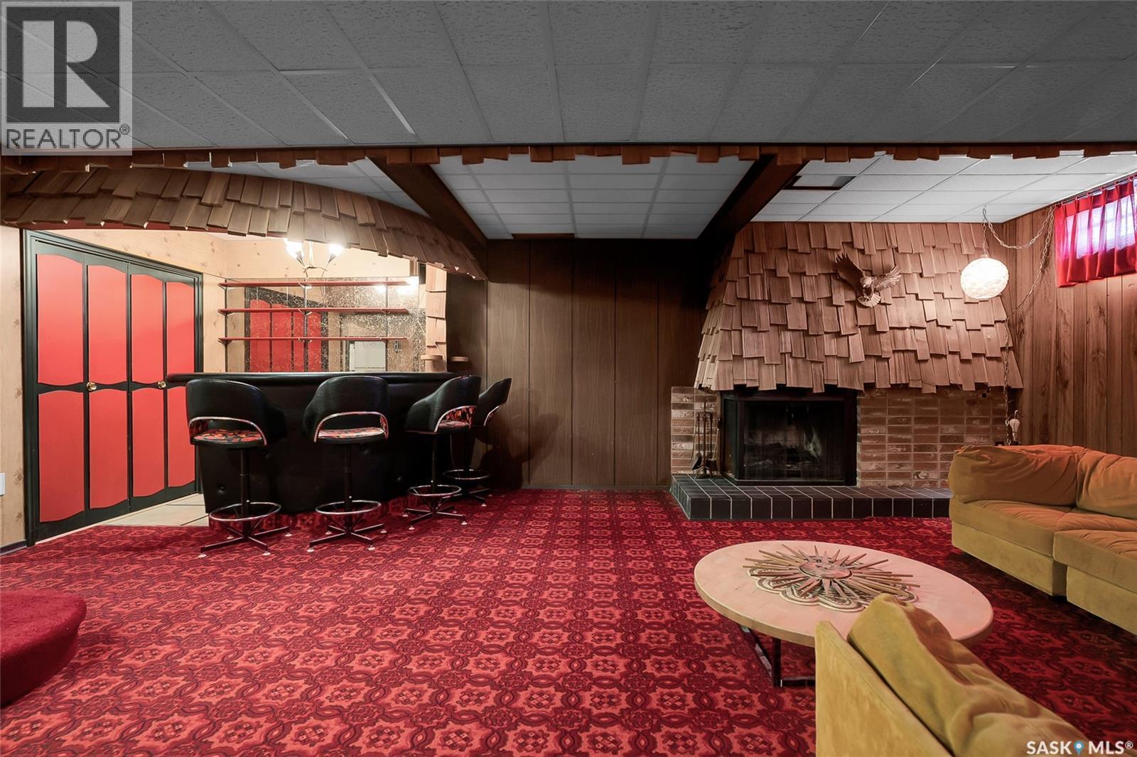 444 Q Avenue N, Saskatoon, SK - Indoor Photo Showing Living Room With Fireplace