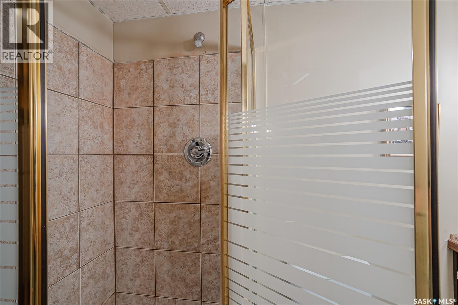 444 Q Avenue N, Saskatoon, SK - Indoor Photo Showing Bathroom