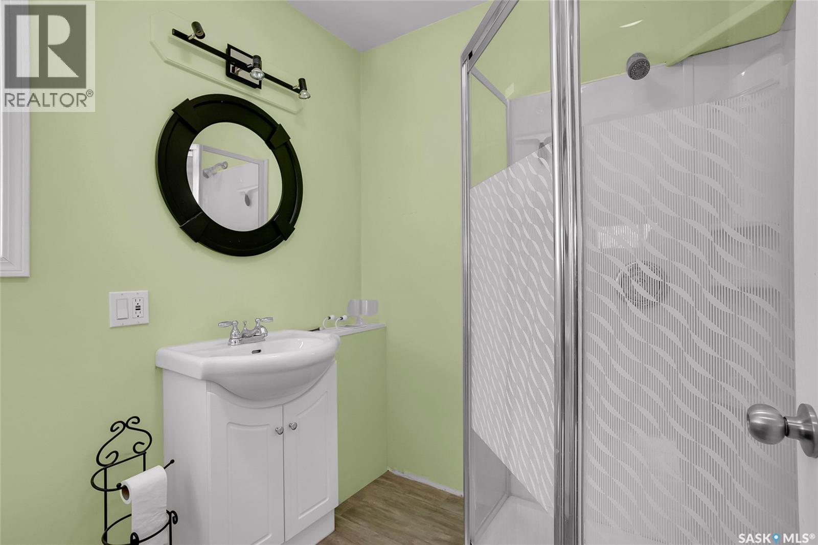 444 Q Avenue N, Saskatoon, SK - Indoor Photo Showing Bathroom