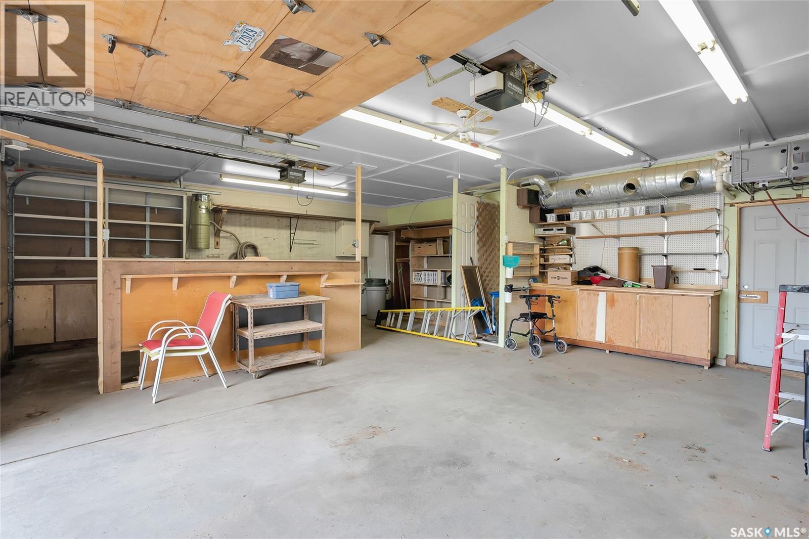 444 Q Avenue N, Saskatoon, SK - Indoor Photo Showing Garage