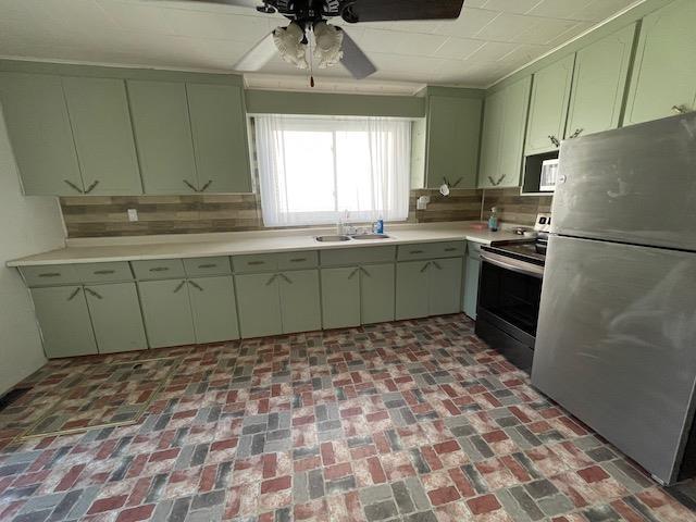 180 Third Street, Dryden, ON - Indoor Photo Showing Kitchen With Double Sink