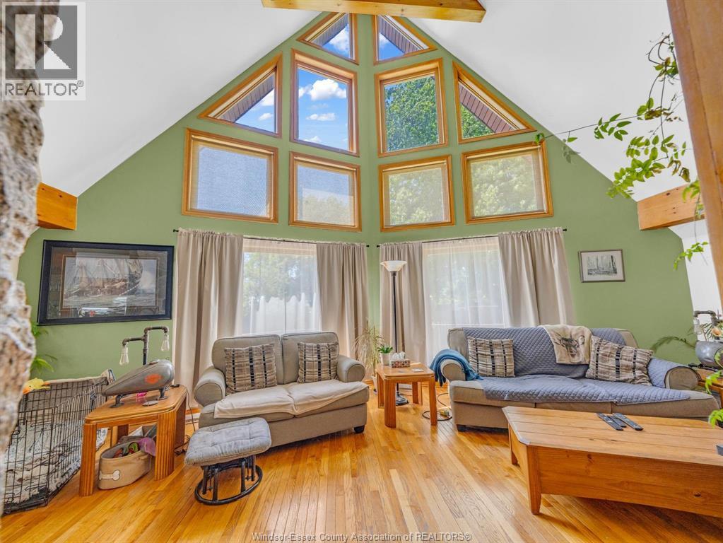 3315 3Rd Concession, Harrow, ON - Indoor Photo Showing Living Room