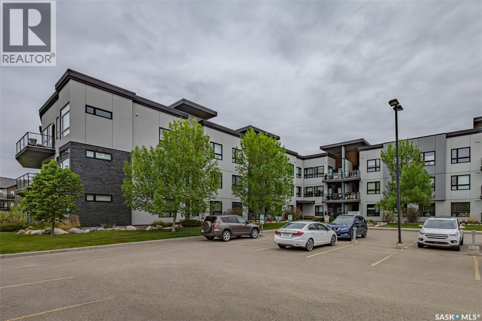 307 225 Maningas Bend, Saskatoon, SK - Outdoor