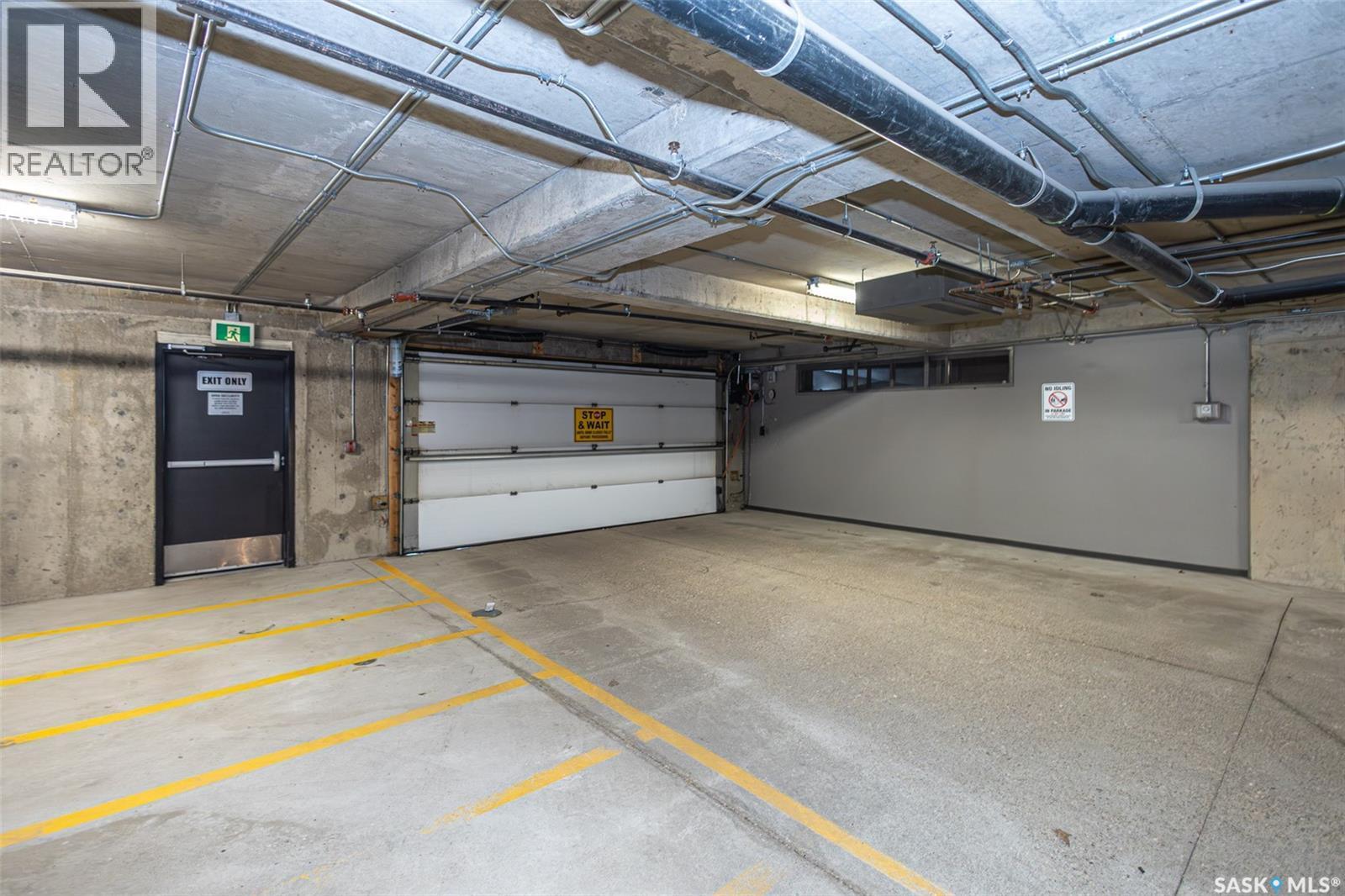 307 225 Maningas Bend, Saskatoon, SK - Indoor Photo Showing Garage