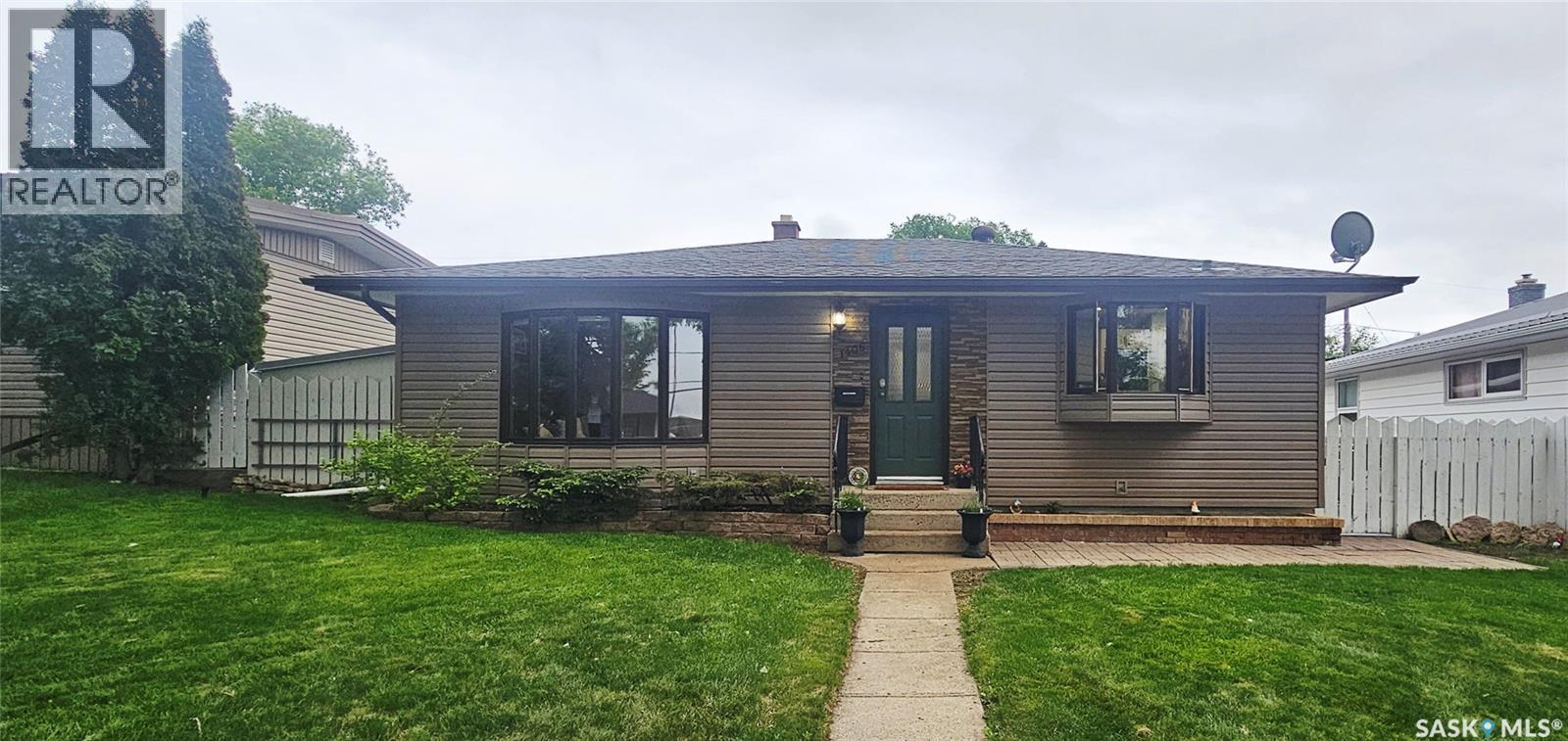 1406 Ashley Drive, Swift Current, SK - Outdoor