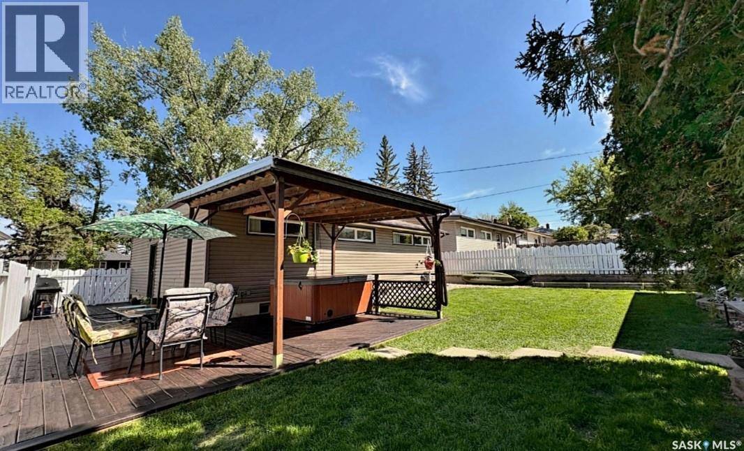 1406 Ashley Drive, Swift Current, SK - Outdoor