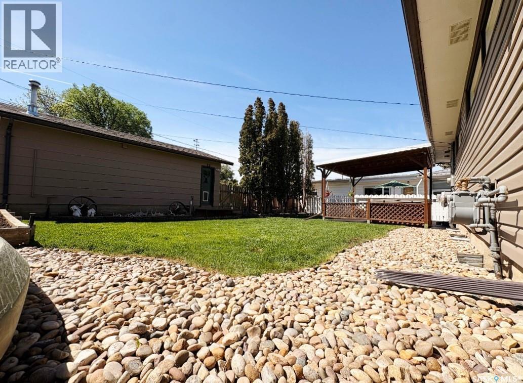 1406 Ashley Drive, Swift Current, SK - Outdoor