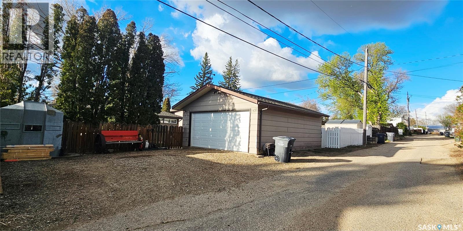 1406 Ashley Drive, Swift Current, SK - Outdoor