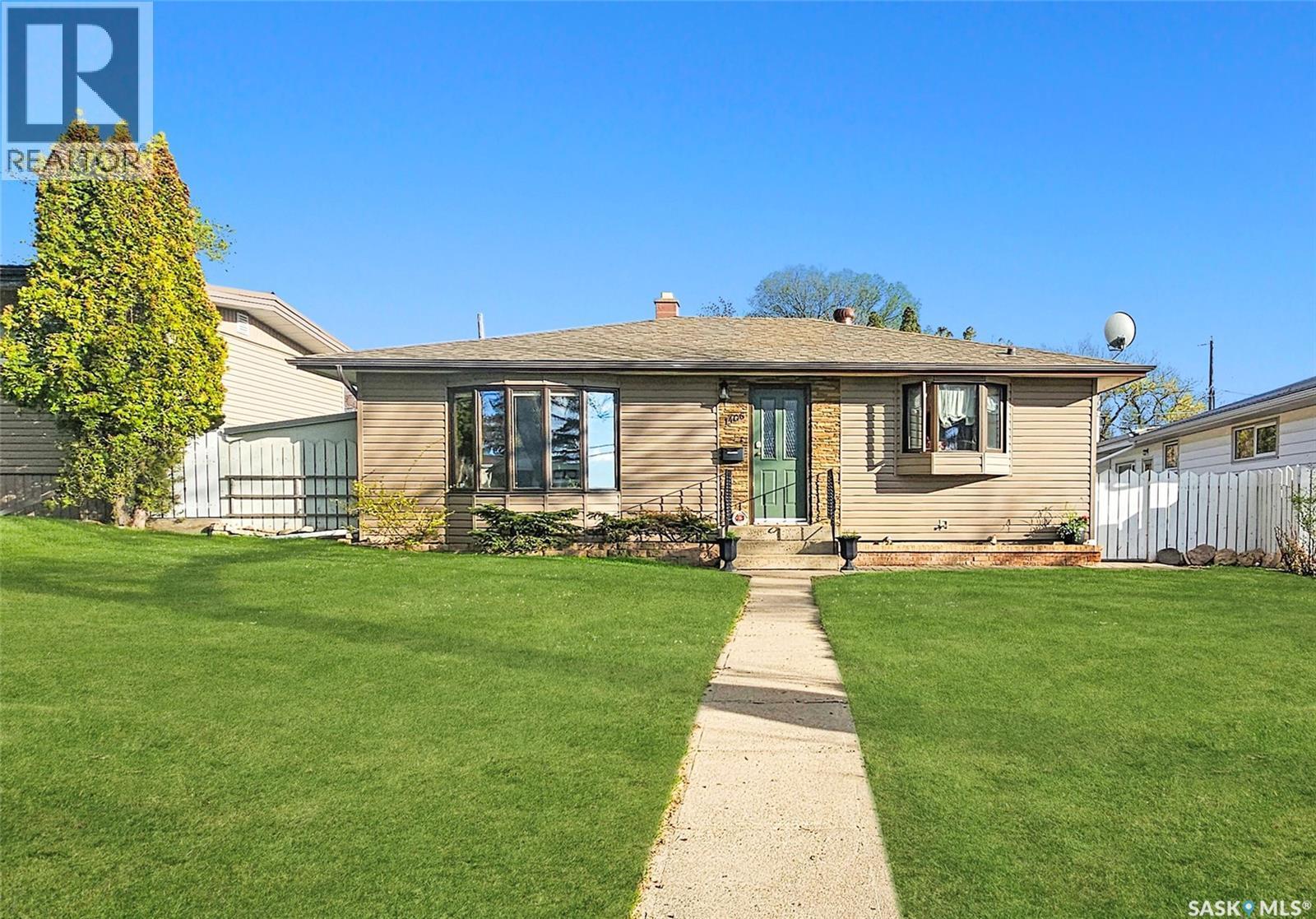 1406 Ashley Drive, Swift Current, SK - Outdoor