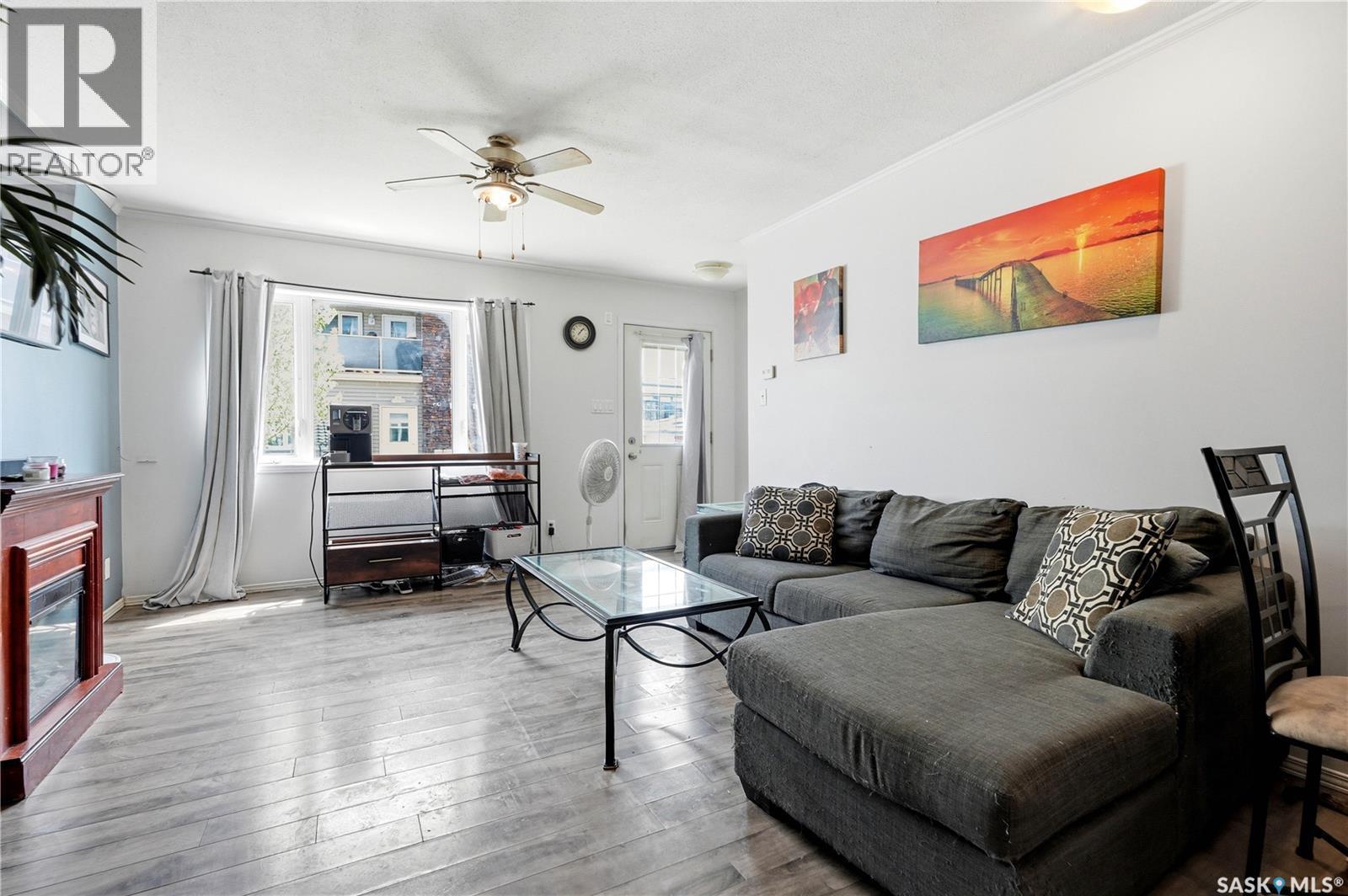 705 1022 Hampton Circle, Saskatoon, SK - Indoor Photo Showing Living Room