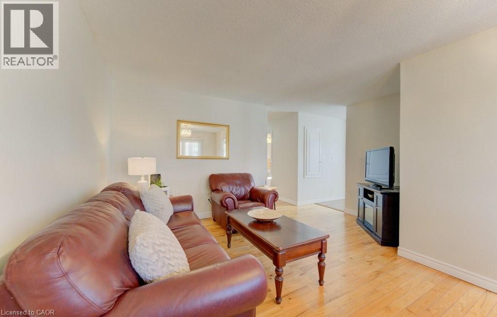 190 Natchez Road, Kitchener, ON - Indoor Photo Showing Living Room