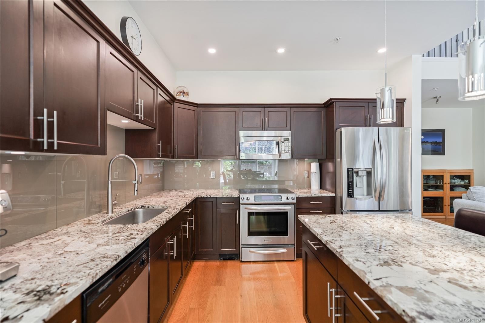 #122-945 Bear Mountain Pkwy, Langford, BC