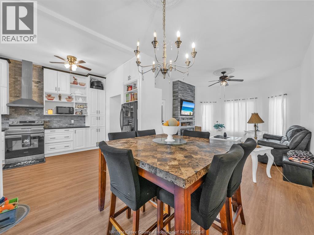 2115 Longfellow, Windsor, ON - Indoor Photo Showing Dining Room