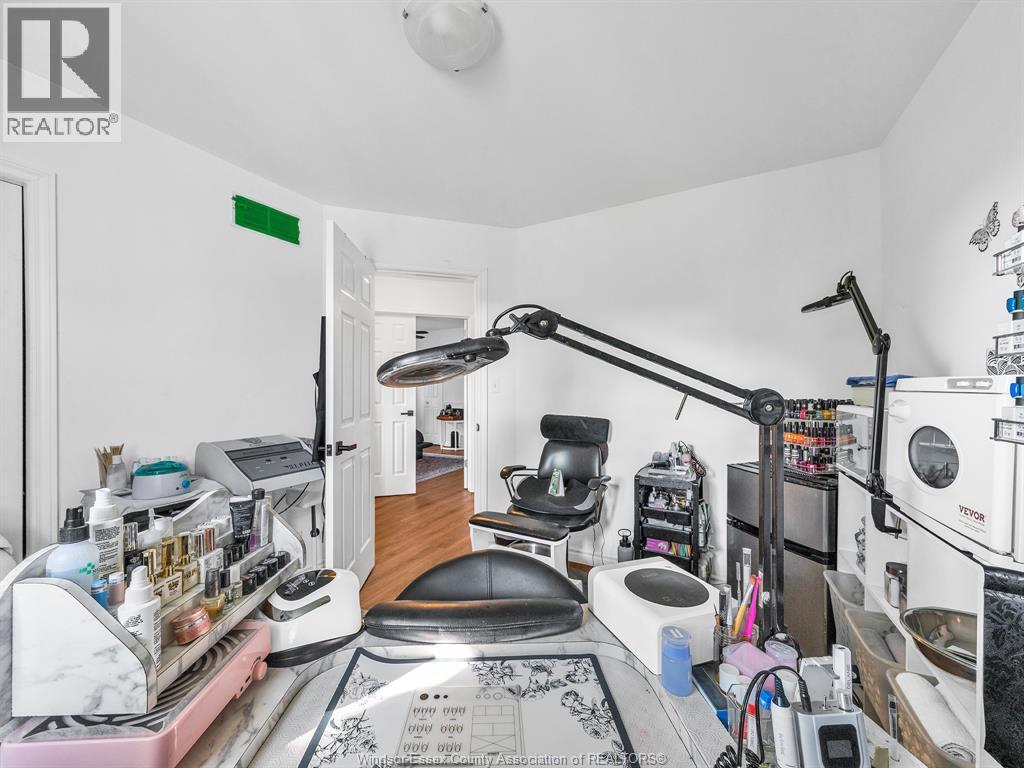 2115 Longfellow, Windsor, ON -