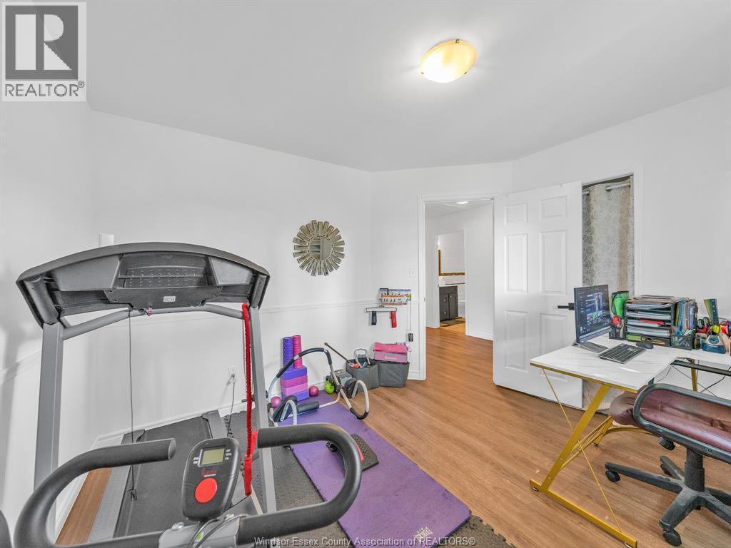 2115 Longfellow, Windsor, ON - Indoor