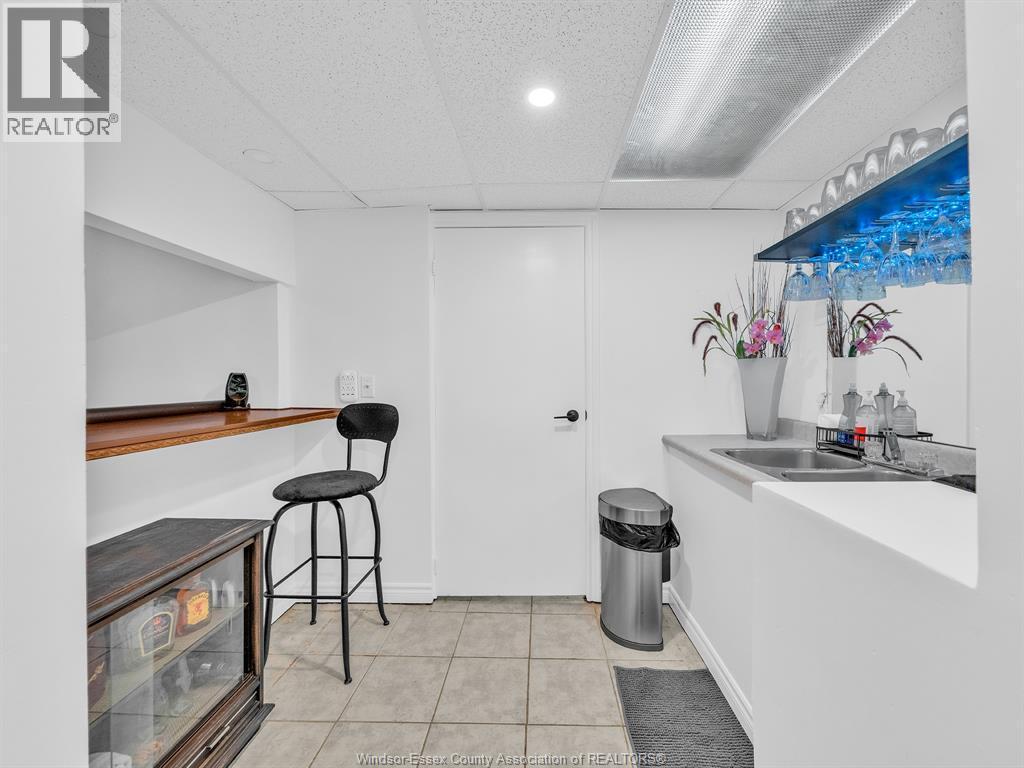 2115 Longfellow, Windsor, ON - Indoor