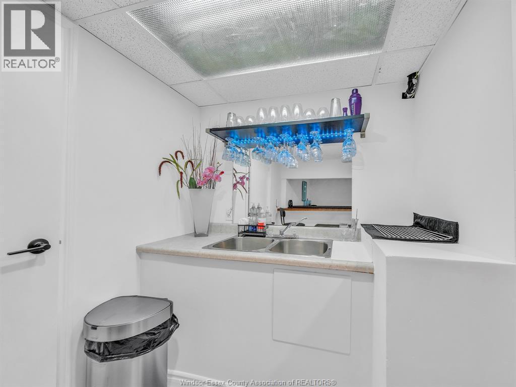 2115 Longfellow, Windsor, ON - Indoor