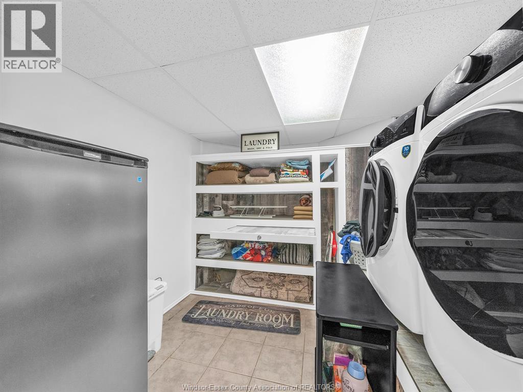2115 Longfellow, Windsor, ON - Indoor Photo Showing Laundry Room