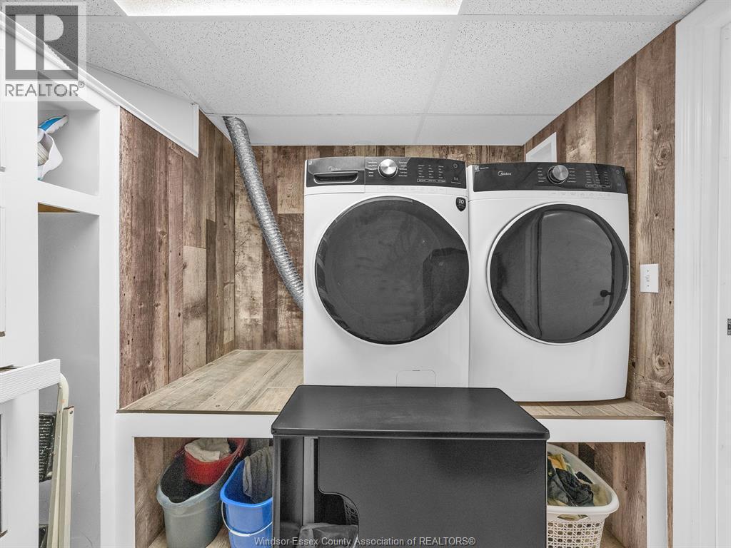 2115 Longfellow, Windsor, ON - Indoor Photo Showing Laundry Room