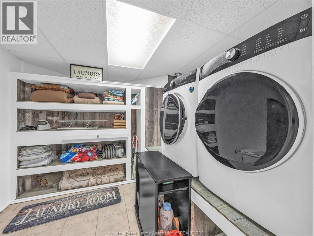 2115 Longfellow, Windsor, ON - Indoor Photo Showing Laundry Room