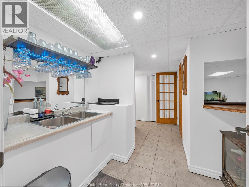 2115 Longfellow, Windsor, ON - Indoor Photo Showing Kitchen With Double Sink