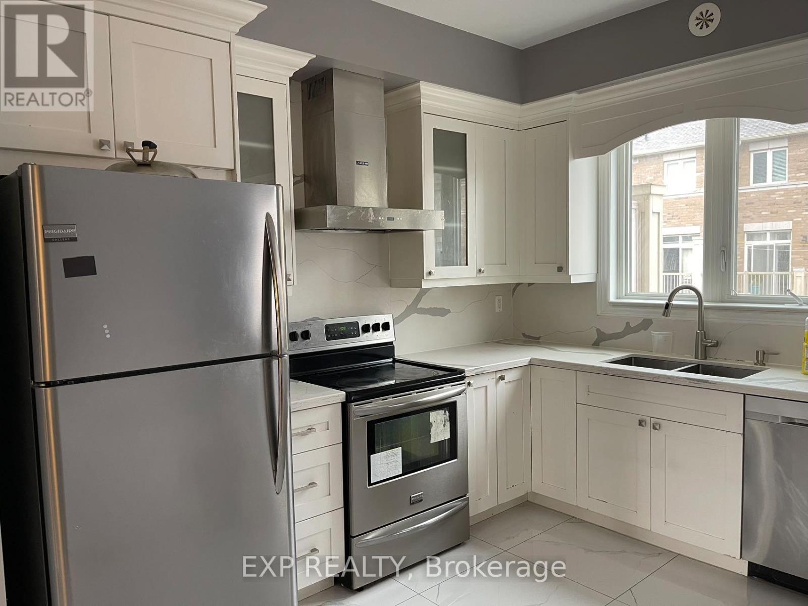 38 Comely Way, Markham, ON - Indoor Photo Showing Kitchen With Double Sink