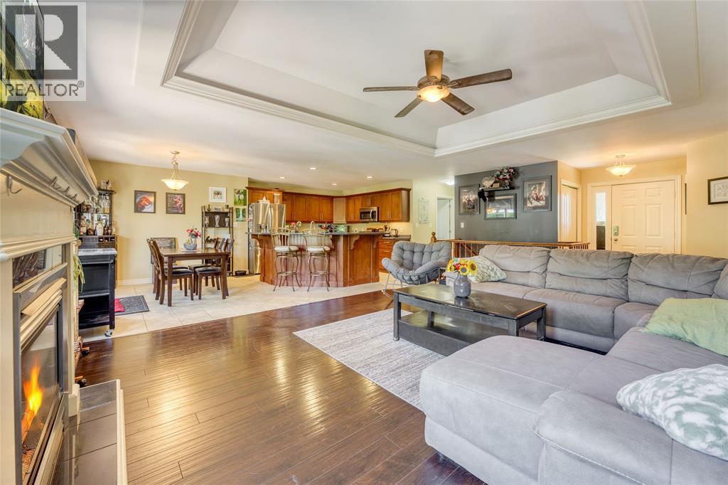 608 Riva Ridge Drive, St Clair, ON - Indoor Photo Showing Living Room