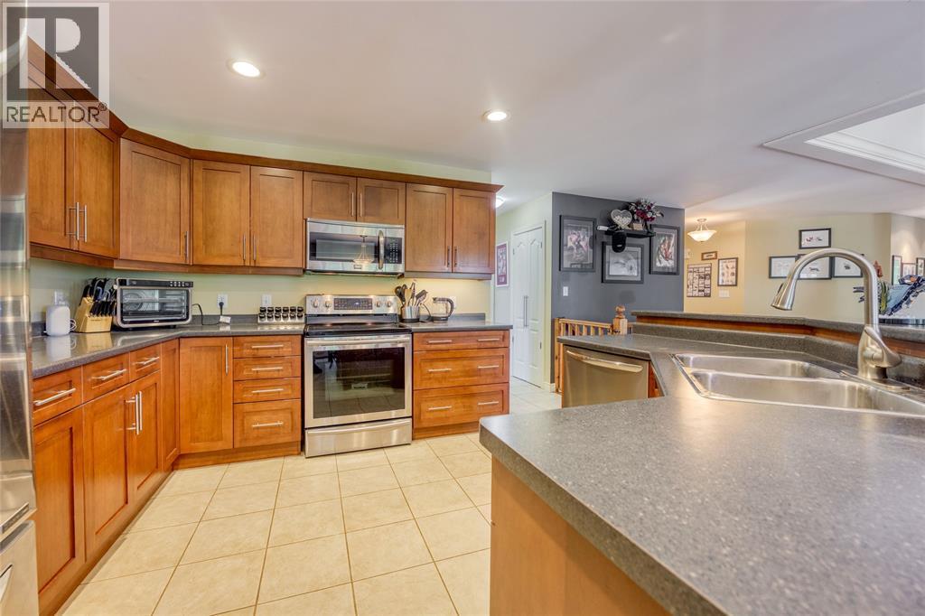 608 Riva Ridge Drive, St Clair, ON - Indoor Photo Showing Kitchen With Double Sink