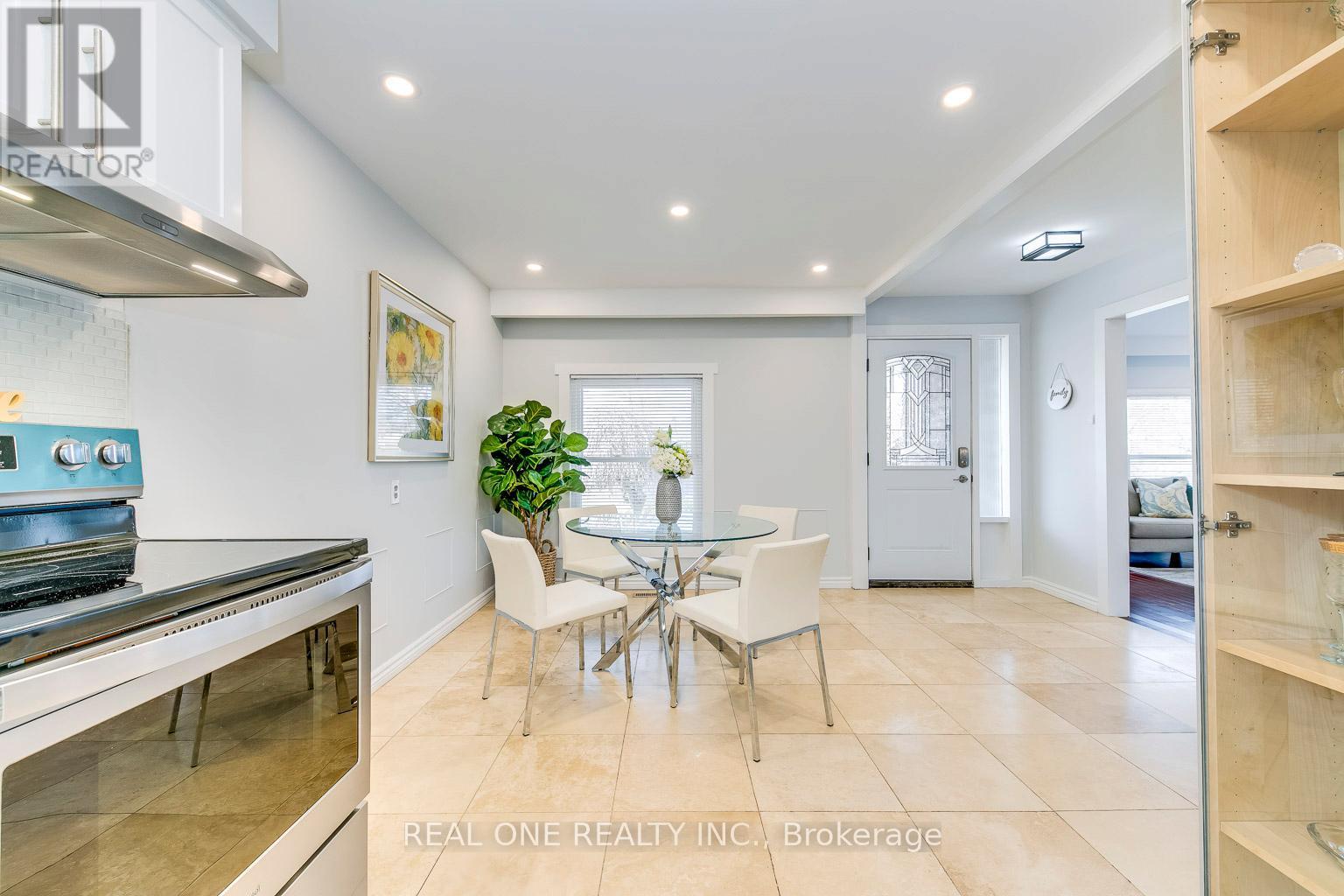 533 Tipperton Crescent, Oakville, ON - Indoor