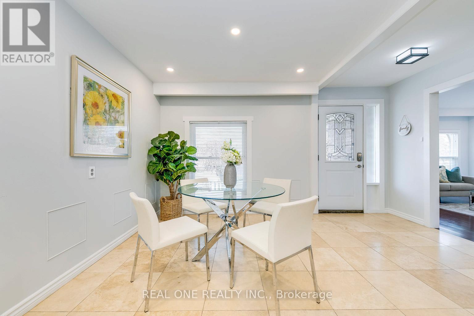 533 Tipperton Crescent, Oakville, ON - Indoor Photo Showing Dining Room
