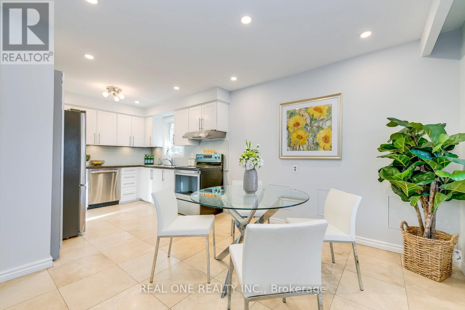 533 Tipperton Crescent, Oakville, ON - Indoor